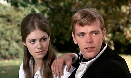 Love---Sharon-Gurney-es-Christopher-Gable.jpeg