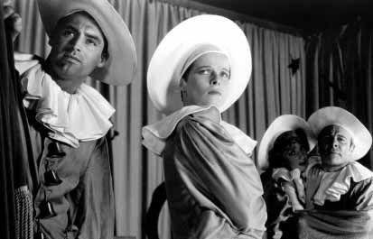 Sylvia-Scarlett---Cary-Grant-et-Katharine-Hepburn.jpg