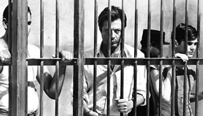 L-Etranger--Lo-Straniero--Marcello-Mastroianni--.gif