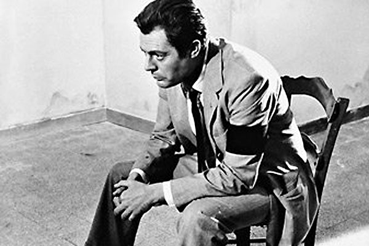 L-Etranger--Lo-Straniero--Marcello-Mastroianni-.gif