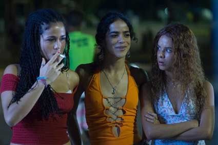 Nanda-Costa--Kika-Farias-et-Amanda-Diniz.jpg