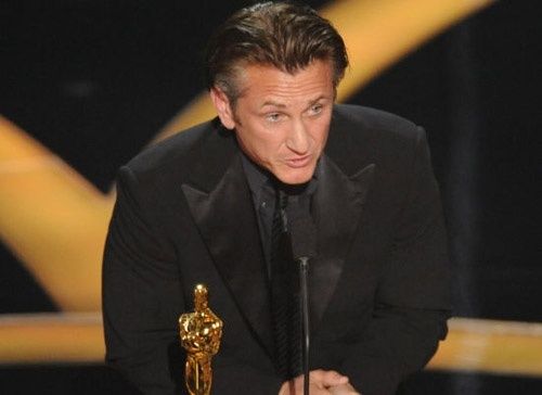 1301862480_sean-penn-oscar.jpg