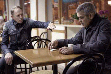 The-American---Anton-Corbijn-et-George-Clooney-.gif