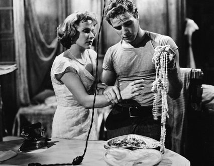 Streetcar-Named-Desire---Marlon-Brando-et-Kim-Hunter.gif