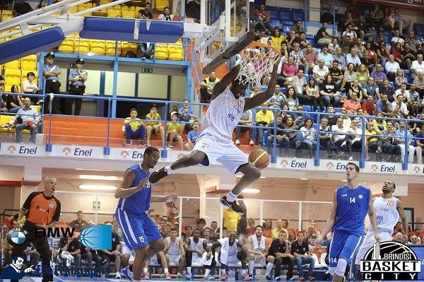 James-Mays-schiaccia-contro-Bnei-Herzlia.jpg