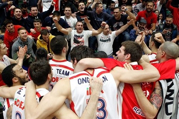crvena-zvezda-telekom-belgrade-celebrates-with-fans-one-tea.jpg