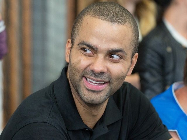 Tony-Parker-sur-le-campus-de-La-Doua-a-Villeurbanne-le-21-j.jpg