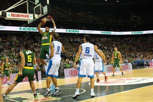 Valanciunas_Dunk-610x406.jpg