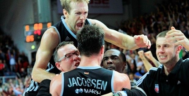 anton-gavel-brose-baskets-bamberg-celebrates-eb13.jpg