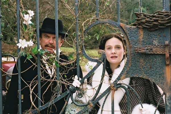 Sam Neill et Romola Garai. Wild Bunch Distribution