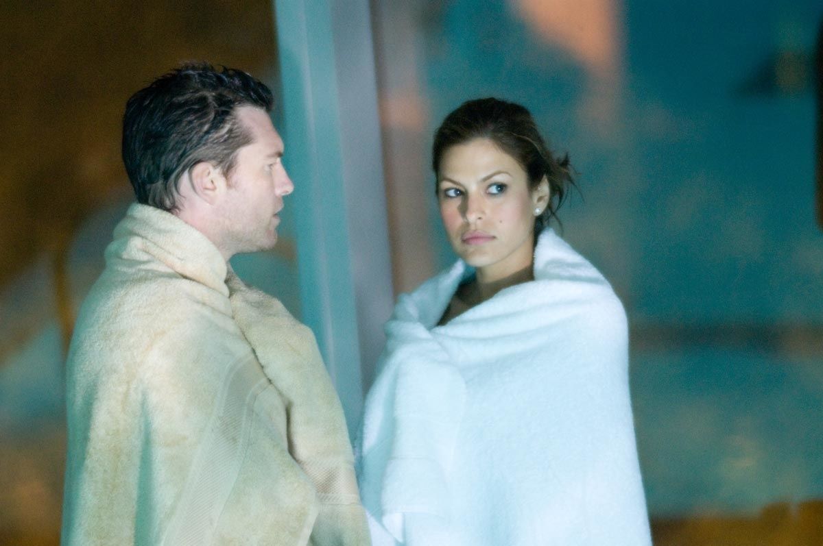 Eva Mendes et Sam Worthington. Gaumont Distribution