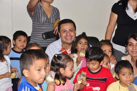 Niños cantaron villancicos al alcalde de Piñas