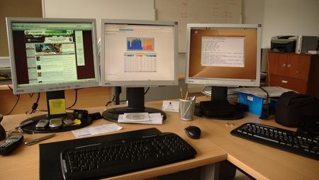 Trabajando con tres pantallas (2 PCs)