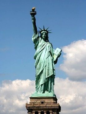 thumb-la-statue-de-la-liberte---l-embleme-de-new-york-2001.