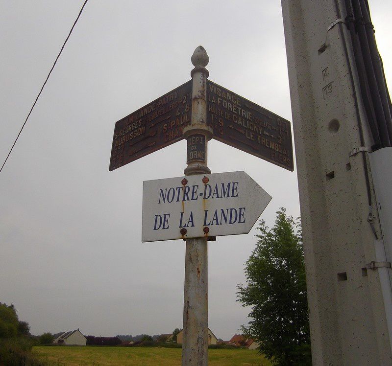 La-Lande-Patry-poteau.JPG